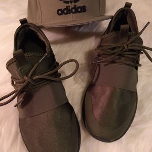 Nice army green Fabletics, size 7.5